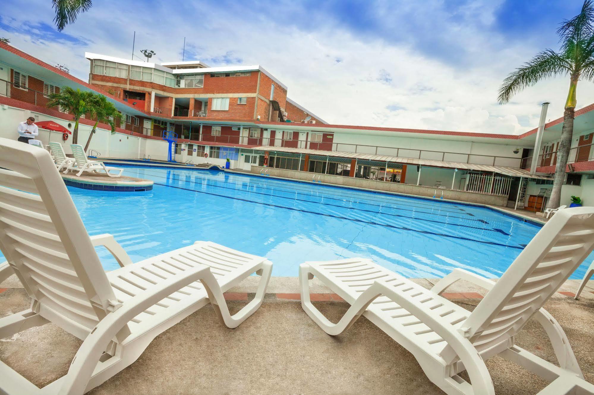 Hotel La Luna Santiago de Cali Bagian luar foto